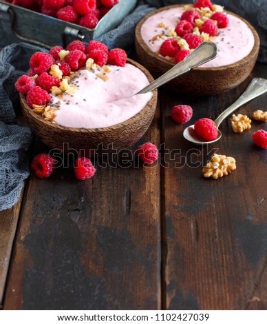 Himbeeren Smoothie Schüsseln