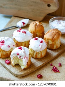 raspberry sour cream cupcakes
