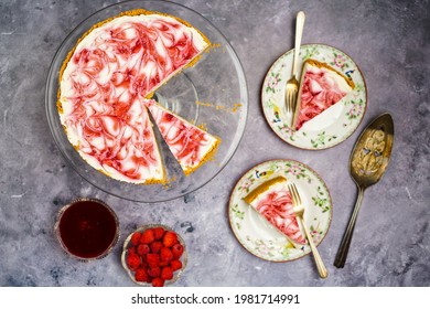 Raspberry Swirl Cheesecake With Graham Cracker Crust