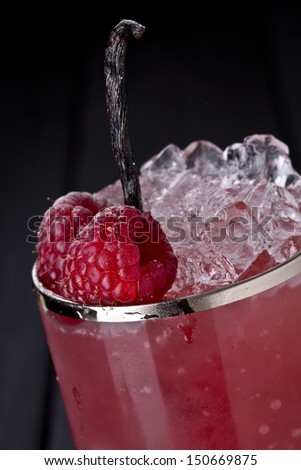 raspberry and vanilla cocktail