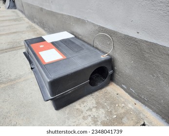 rat bait box Benefits of the box Used to place bait to get rid of rats or place glue traps for rats, can be placed either using poison bait to get rid of rats. Or you can use a mousetrap glue sheet. - Shutterstock ID 2348041739