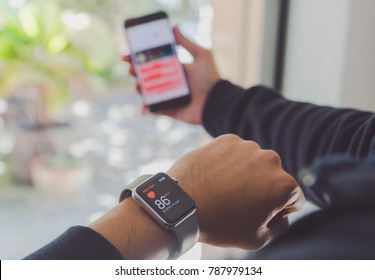 RATCHABURI, THAILAND - AUGUST 19, 2017: Asian Athletes Man Resting After Exercising. And Use A Smartphone And Apple Watch.