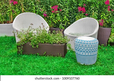 Imagenes Fotos De Stock Y Vectores Sobre Outdoor Furniture