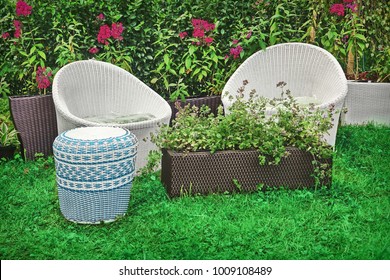 Imagenes Fotos De Stock Y Vectores Sobre Outdoor Furniture