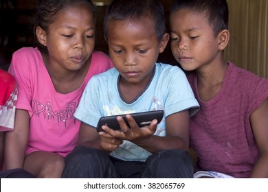 Raub, Malaysia - 24 JANUARY 2016: Aborigine Kids Are Watching Something From Mobile Phone. Technology Is Totally A New Thing For Rural Area People.