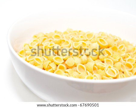 Raw conchigliette in a bowl