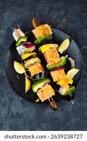 Raw salmon skewers on skewers, fresh seafood on skewers.