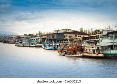 Rayong, Thailand - May 2017 : Fisherman Village In Rayong ,where Is On The Eastern Gulf Coast Of Thailand, 179 Km From Bangkok. 