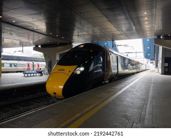 READING, ENGLAND - August 16 2022: A Great Western Railway Train Arrives At Reading.