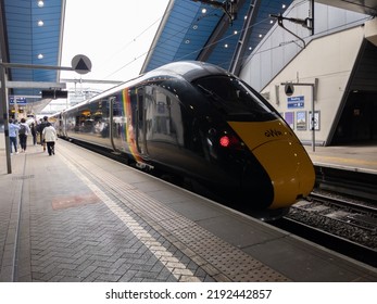 READING, ENGLAND - August 16 2022: A Great Western Railway Train At Reading