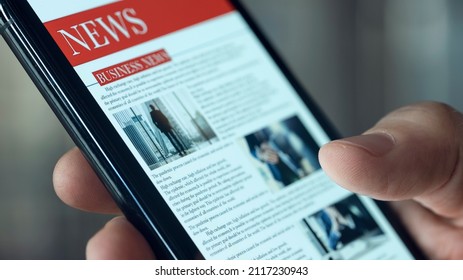 Reading News On Mobile Phone