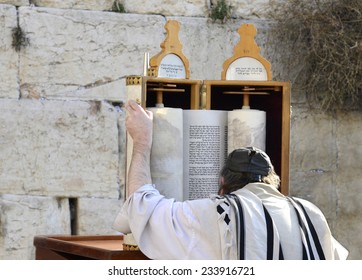 Reading The Torah