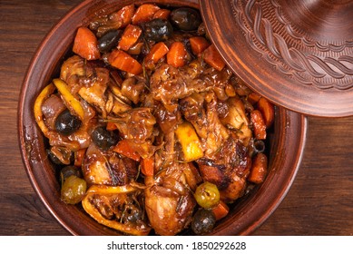 "‫طاجين اللحم‬‎" - صفحة 3 Ready-algerian-tajine-chicken-vegetables-260nw-1850292628