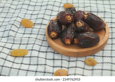 Real ajwa dates have a very dark black color, but there are also red ones. Dates as iftar food, Middle Eastern fruit