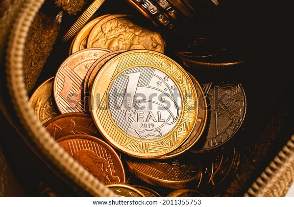 Real -\
BRL, money from Brazil. Coins inside a coin purse. Photo with view\
from above and close-up. Emphasis on the 1 real coin. Brazilian\
finance, spending and economy\
concept.\
