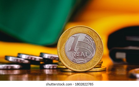 Real Currency, Money from Brazil. Dinheiro, Brasil, Reais, Moedas. Brazilian coins on a wood object. Economia Brasileira, investimentos, renda. - Shutterstock ID 1802822785