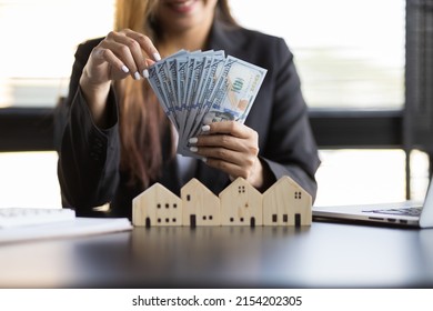 Real Estate Agent Businesswoman Counting Cash Stock Photo 2154202305 ...