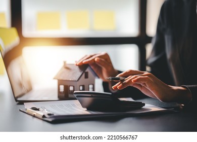 real estate agent Delivering sample homes to customers, mortgage loan contracts. Make a contract for hire purchase and sale of a house. and home insurance contracts, home mortgage loan concepts - Shutterstock ID 2210566767