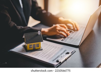 Real Estate Agent Delivering Sample Homes To Customers, Mortgage Loan Contracts. Make A Contract For Hire Purchase And Sale Of A House. And Home Insurance Contracts, Home Mortgage Loan Concepts