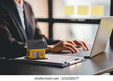 Real Estate Agent Delivering Sample Homes To Customers, Mortgage Loan Contracts. Make A Contract For Hire Purchase And Sale Of A House. And Home Insurance Contracts, Home Mortgage Loan Concepts