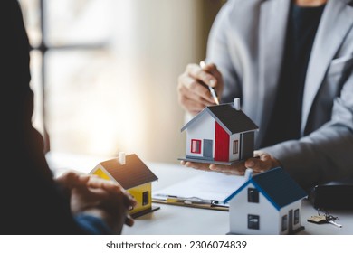 real estate agent Delivering sample homes to customers, mortgage loan contracts. Make a contract for hire purchase and sale of a house. and home insurance contracts, home mortgage loan concepts - Shutterstock ID 2306074839