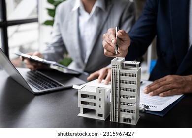 real estate agent Explain house plans to view house plans and sales contracts, house purchase contracts with land and insurance with rental house concepts, business success.