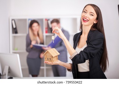 Real estate agent portrait with family getting new home. business concept about real estate market