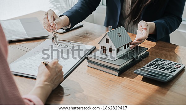 Real estate broker residential house and car\
rent listing contract