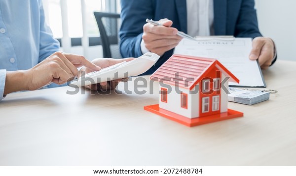 Real estate broker residential house and car\
rent listing contract.
