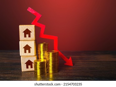 Real Estate And Red Arrow Down. Low Housing Prices. Reduced Mortgage Rates. Crisis. Maintenance Cost. Recession. Bankrupt And Foreclose. Affordable Home. Falling Real Estate Market.