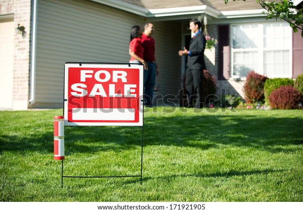 Immobilien Fur Den Verkauf Unterschreiben Sie Stockfoto Jetzt Bearbeiten