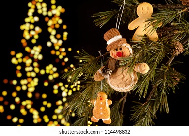 Real And Fake Gingerbread Men Hanging In A Christmas Tree