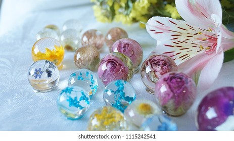 Real Flowers In Glossy Transparent Spheres Of Resin
                 