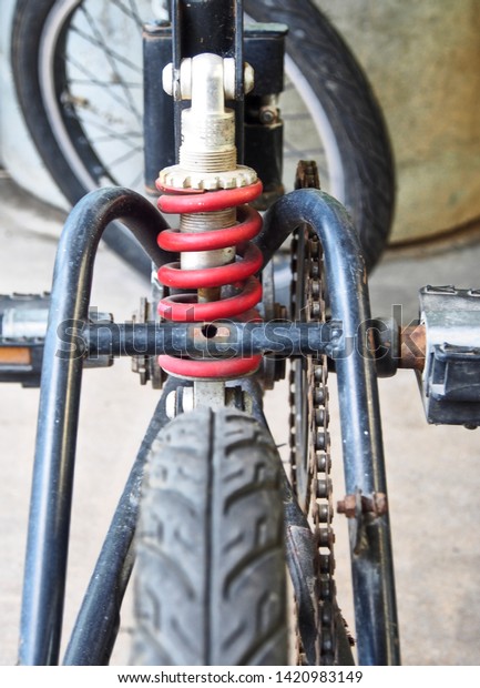 shock absorber cycle