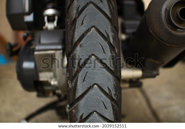 Rear tire of automatic\
motorcycle