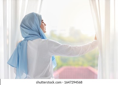 782 Muslim woman rear view Images, Stock Photos & Vectors | Shutterstock
