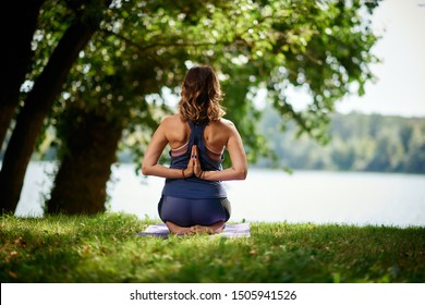 222 Woman kneeling rear view Stock Photos, Images & Photography ...