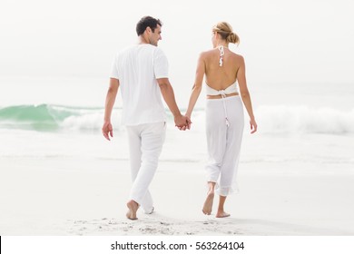 8,700 Couple walking rear view Images, Stock Photos & Vectors ...