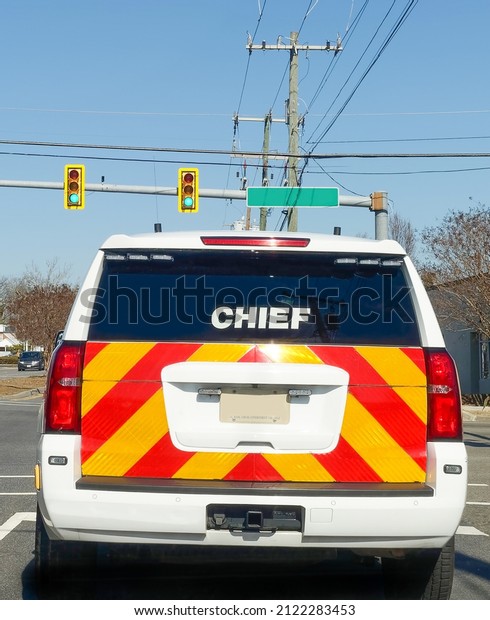 Rear view of\
fire chief\'s car at\
intersection.