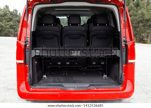 Rear view of a light commercial vehicle with\
open trunk and loading\
compartment.
