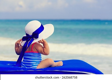 Bebe Plage Images Stock Photos Vectors Shutterstock