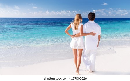 8,700 Couple walking rear view Images, Stock Photos & Vectors ...