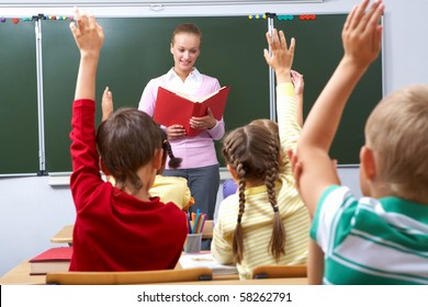 Teacher Asking Her Students Question Elementary Stock Photo 309239105 ...