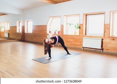 baddha utthita parsvakonasana