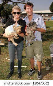 Rebecca Romijn And Jerry O'Connell At The 5th Annual BowWowWeen Benefit Presented By Dog.com. Barrington Dog Park, Los Angeles, CA. 10-29-06