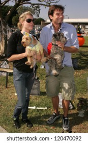 Rebecca Romijn And Jerry O'Connell At The 5th Annual BowWowWeen Benefit Presented By Dog.com. Barrington Dog Park, Los Angeles, CA. 10-29-06