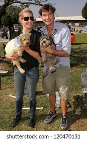 Rebecca Romijn And Jerry O'Connell At The 5th Annual BowWowWeen Benefit Presented By Dog.com. Barrington Dog Park, Los Angeles, CA. 10-29-06