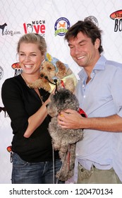 Rebecca Romijn And Jerry O'Connell At The 5th Annual BowWowWeen Benefit Presented By Dog.com. Barrington Dog Park, Los Angeles, CA. 10-29-06