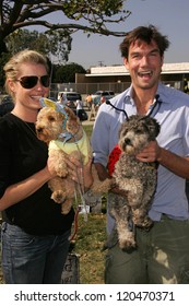 Rebecca Romijn And Jerry O'Connell At The 5th Annual BowWowWeen Benefit Presented By Dog.com. Barrington Dog Park, Los Angeles, CA. 10-29-06