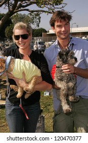 Rebecca Romijn And Jerry O'Connell At The 5th Annual BowWowWeen Benefit Presented By Dog.com. Barrington Dog Park, Los Angeles, CA. 10-29-06